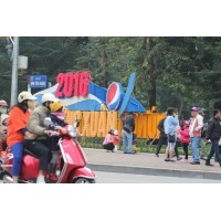 Bán gối cho khách Tây Bán gối cho khách Tây